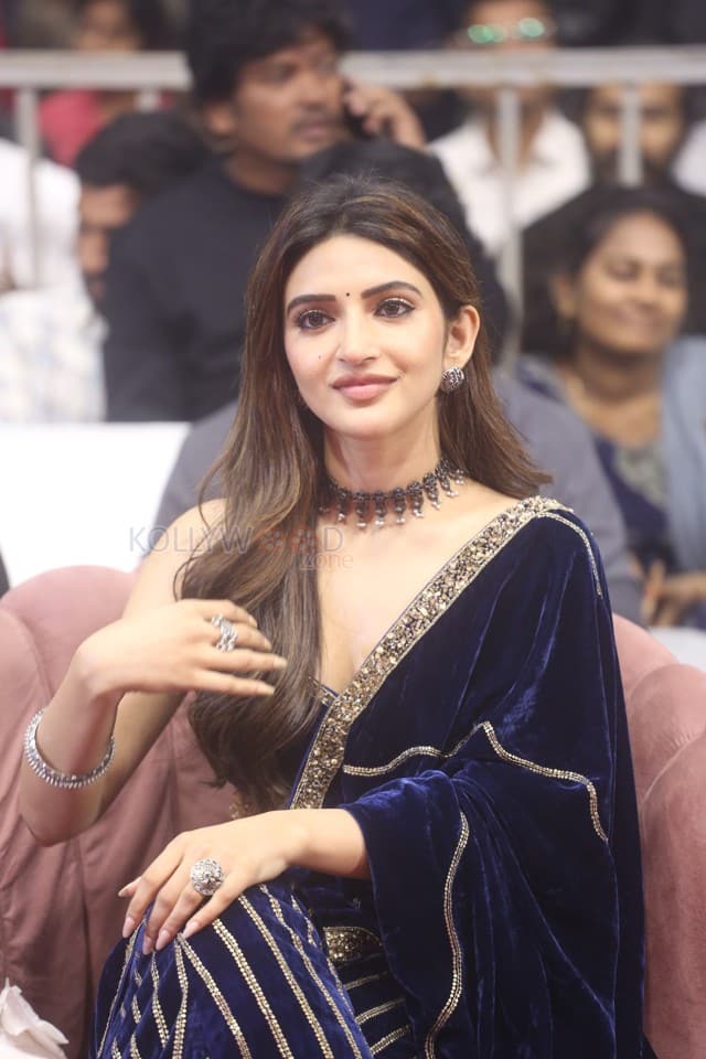 Heroine Sreeleela at Mass Jathara movie Pre Release Event Pictures 16