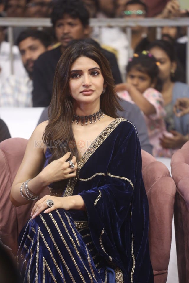 Heroine Sreeleela at Mass Jathara movie Pre Release Event Pictures 17