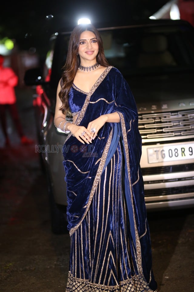 Heroine Sreeleela at Mass Jathara movie Pre Release Event Pictures 28