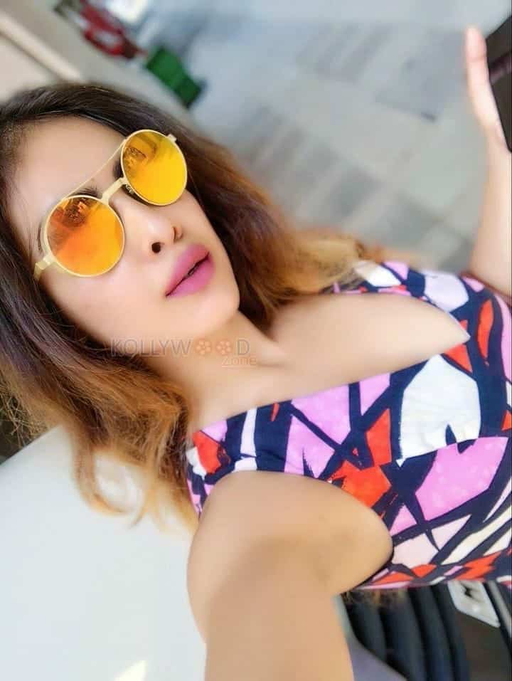 Model Neha Malik Photos 07