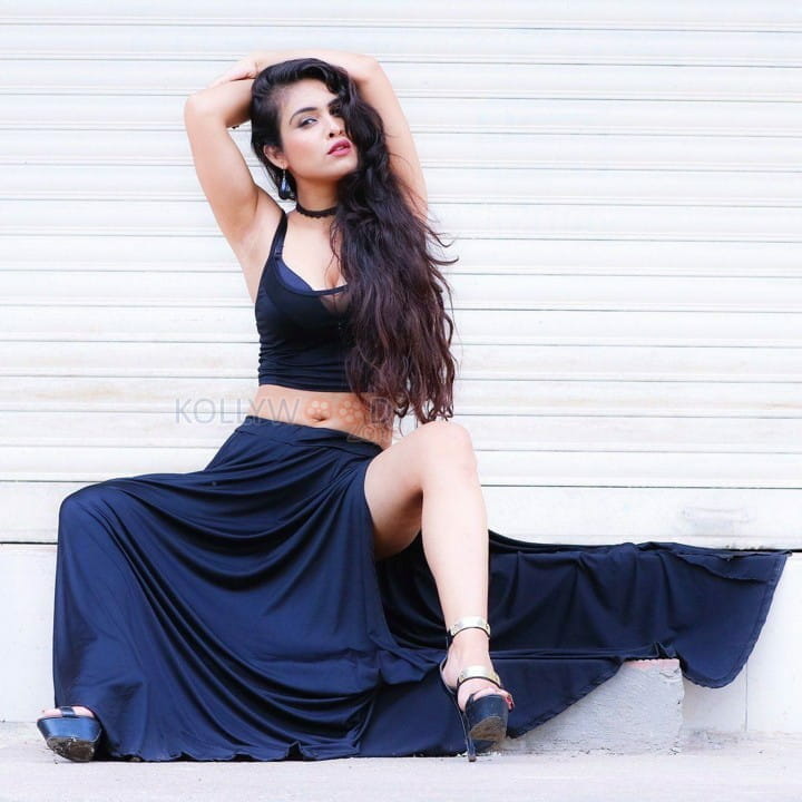 Model Neha Malik Photos 12