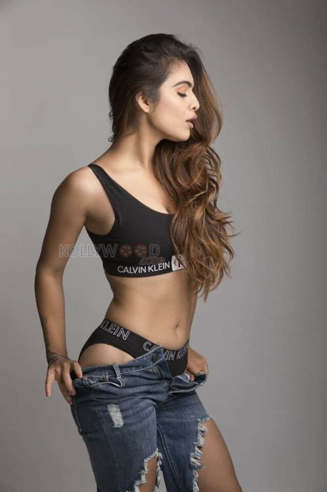 Neha Malik Calvin Klein Lingerie Photo 01