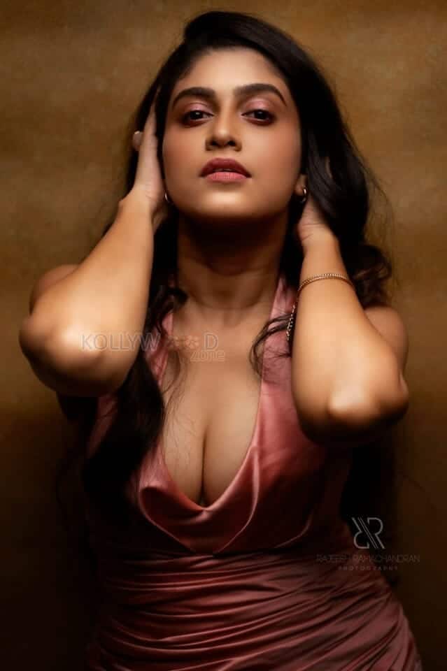 Oozham Movie Heroine Rasna Pavithran Sexy Photos 03