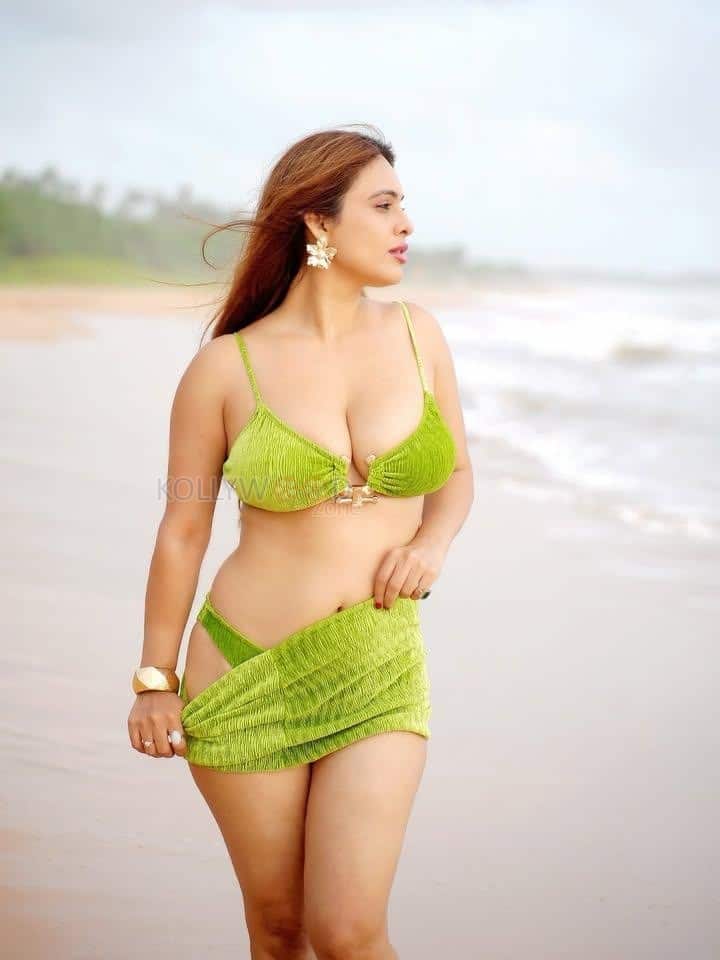 Sexy Curvy Beauty Neha Malik in a Two Piece Green Bikini Photos 01