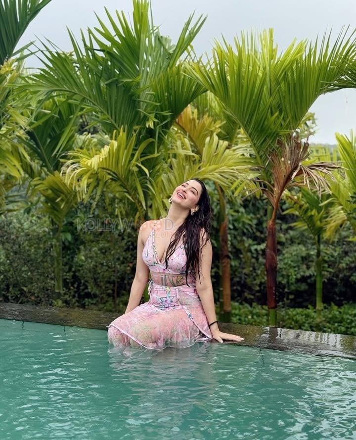 Sexy Eshanya Maheshwari Cleavage in a Floral Pink Dress Photos 02