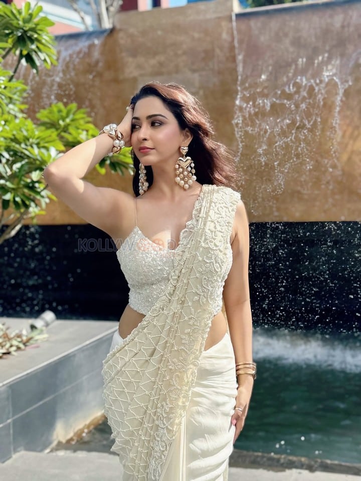 Sexy Eshanya Maheshwari in an Ivory Saree with a Sleeveless Bralette Blouse Photos 03