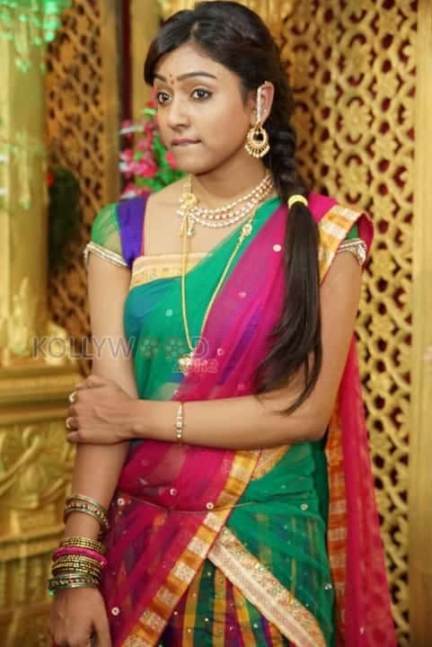 Sexy Vithika Sheru Traditional Photos 01