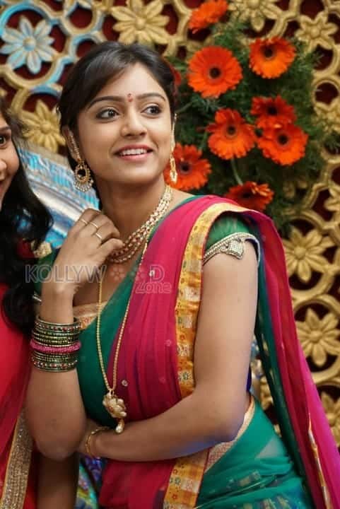 Sexy Vithika Sheru Traditional Photos 09