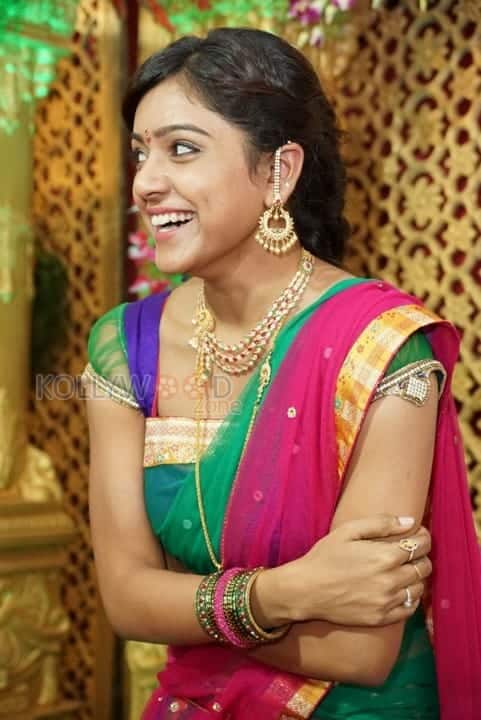 Sexy Vithika Sheru Traditional Photos 23