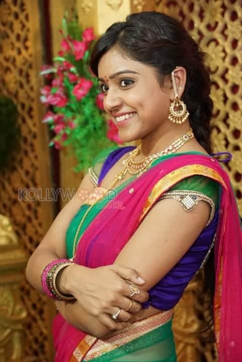 Sexy Vithika Sheru Traditional Photos 30