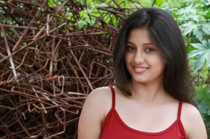 Aavi Kumar Movie Heroine Kanika Tiwari Photos 09