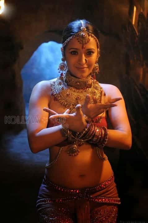 Aayirathil Oruvan Heroine Reema Sen Sexy Photos 02