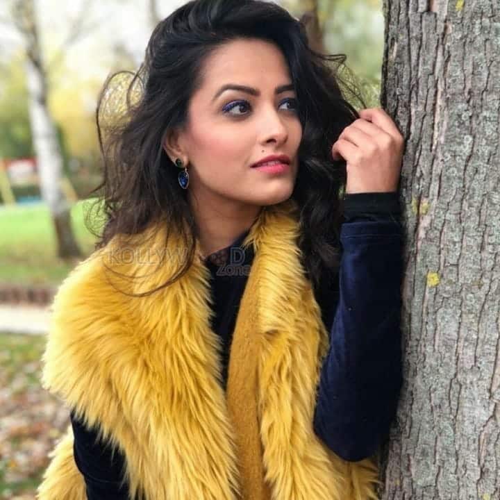 Actress Anita Hassanandani Reddy Photos 16