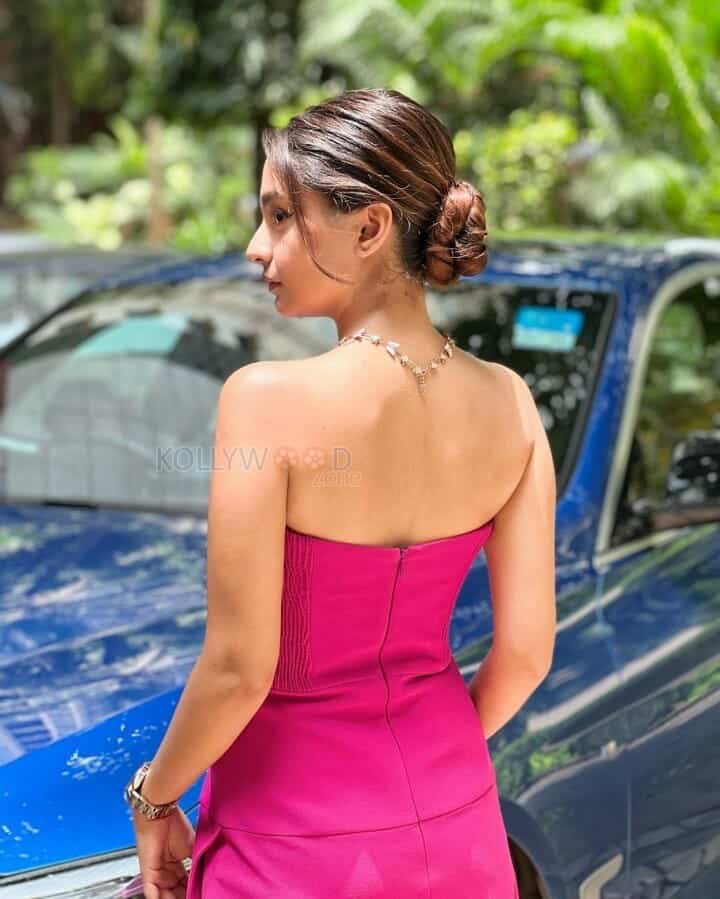 Actress Anushka Sen in a Pink Low Cut Gown Sexy Photos 01