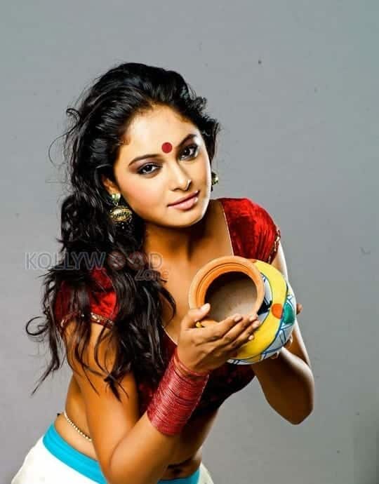 Actress Arundhati Sexy Photos 61