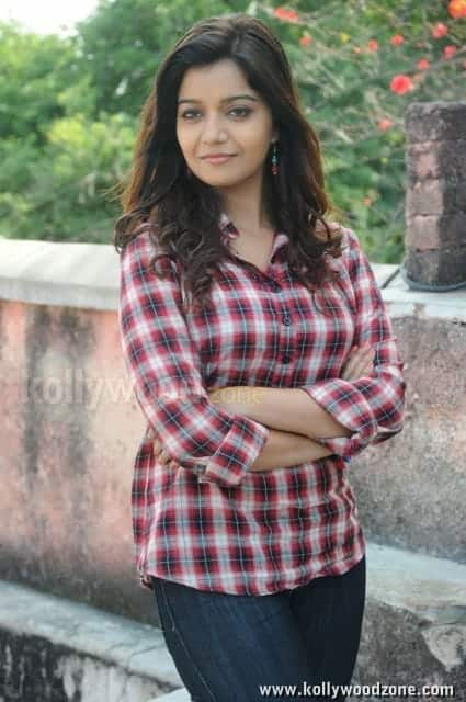 Actress Colors Swathi Pictures 12