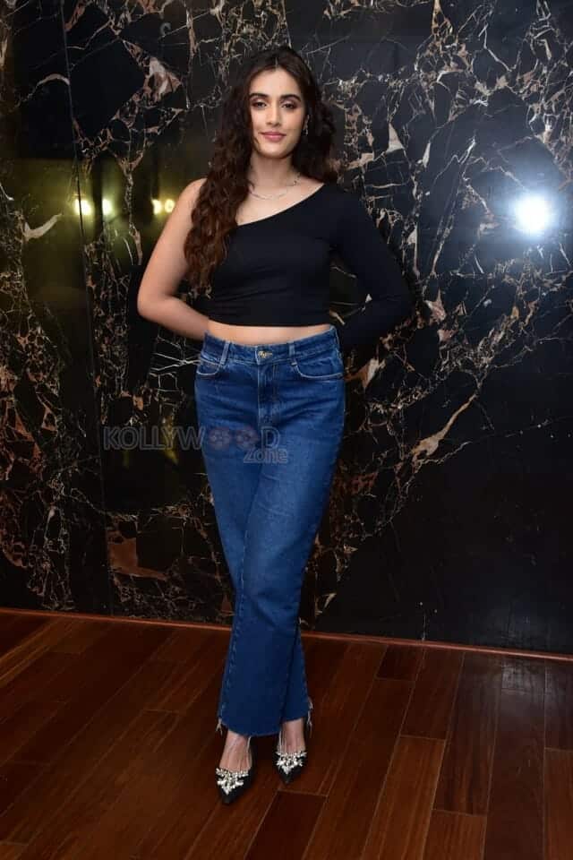 Actress Divyansha Kaushik at Michael Movie Press Meet Photos 04