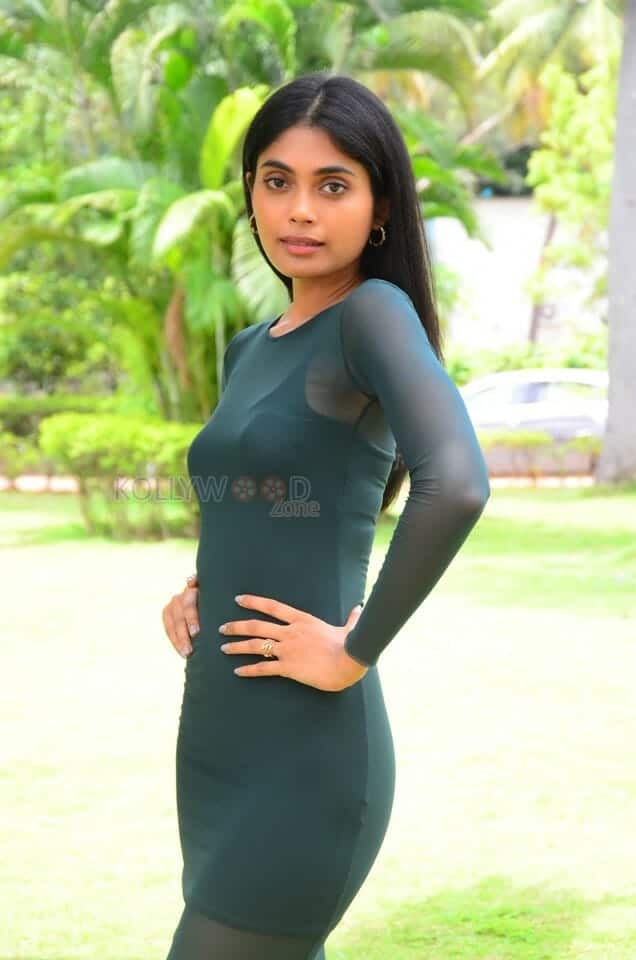 Actress Kritika Shetty at 7 Days 6 Nights Press Meet Pictures 06