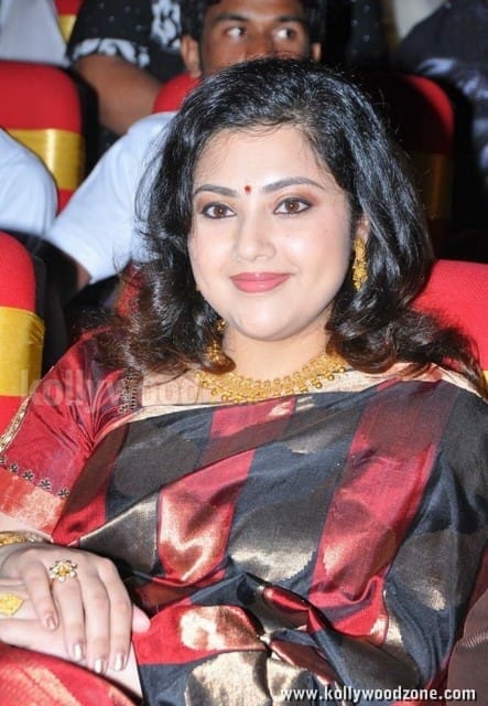 Actress Meena At Tsr Tv9 Film Awards 01