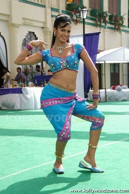 Actress Meenakshi Dixit Sexy Stills 01