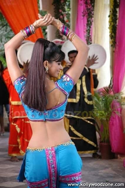 Actress Meenakshi Dixit Sexy Stills 02