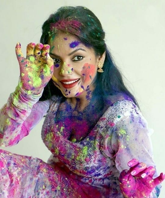 Actress Neetu Chandra Dry Holi Photo Shoot Photos 01