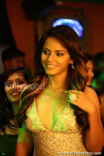 Actress Neetu Chandra Hot Sexy Photos 16