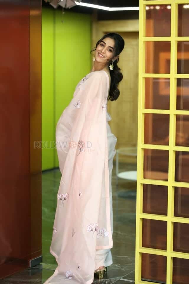 Actress Sakshi Vaidya at Gandeevadhari Arjuna Movie Interview Photos 35