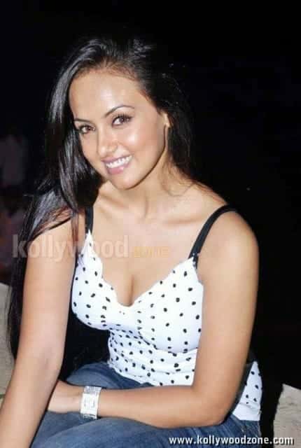 Actress Sana Khan Hot Cleavage Pictures 11