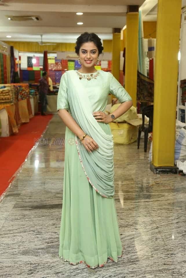 Actress Siddhi Idnani At Silk India Expo Inauguration At Secunderabad Photos 03