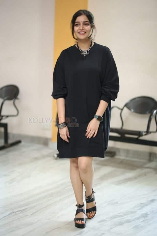 Actress Swathi Reddy at Month Of Madhu Movie Press Meet Pictures 27