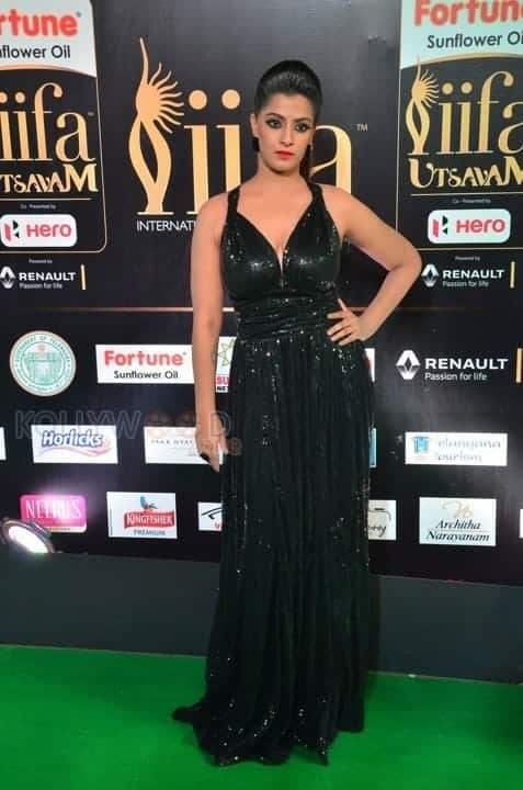 Actress Varalakshmi Sarathkumar At Iifa Utsavam 2017 Pictures 15