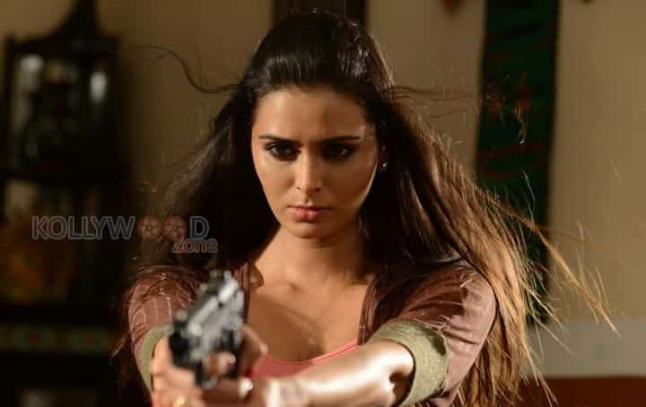 Adavi Kaachina Vennela Heroine Meenakshi Dixit Hot Photos 04