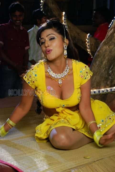 Arthi Puri Hot Photos 09