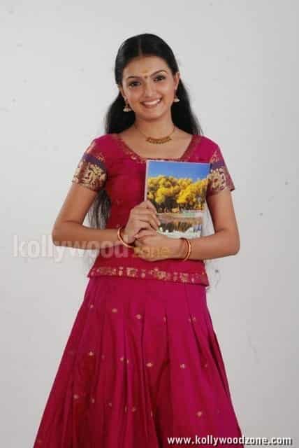 Arundhathi Vettai Heroine Saranya Mohan Stills 12