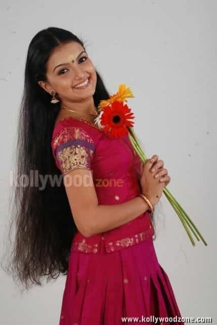 Arundhathi Vettai Heroine Saranya Mohan Stills 17