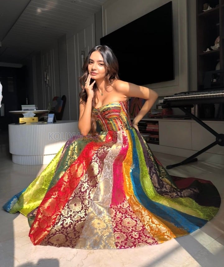 Attractive Actress Anushka Sen in a Strapless Multi Colored Banarasi Brocade Gown with a Fitted Corset Bodice Pictures 02