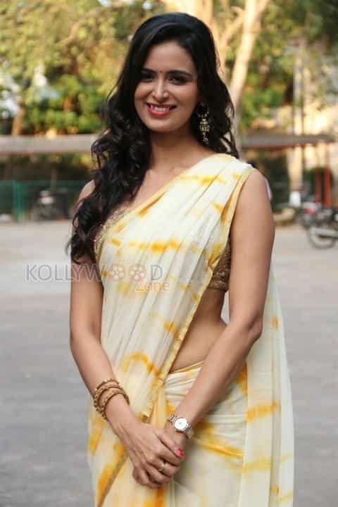 Bayam Oru Payanam Heroine Meenakshi Dixit Photos 03