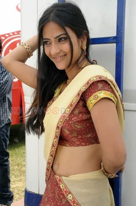 Beautiful Actress Model Aditi Sharma Photos 02