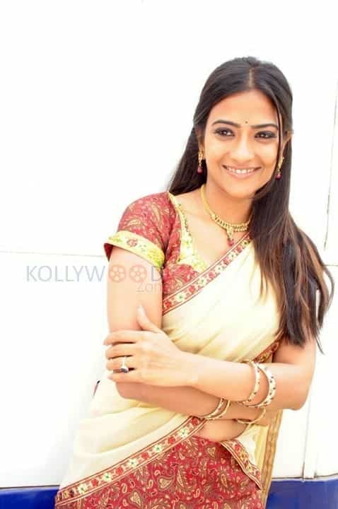 Beautiful Actress Model Aditi Sharma Photos 15