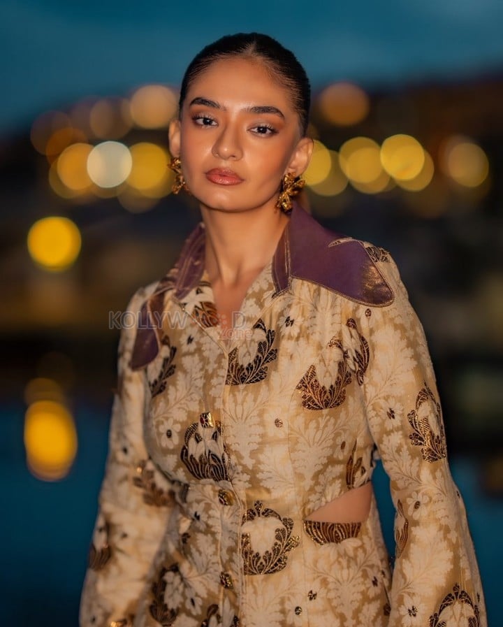 Beautiful Anushka Sen in a Black and Beige Outfit at Cannes Photos 03