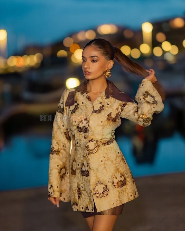 Beautiful Anushka Sen in a Black and Beige Outfit at Cannes Photos 08