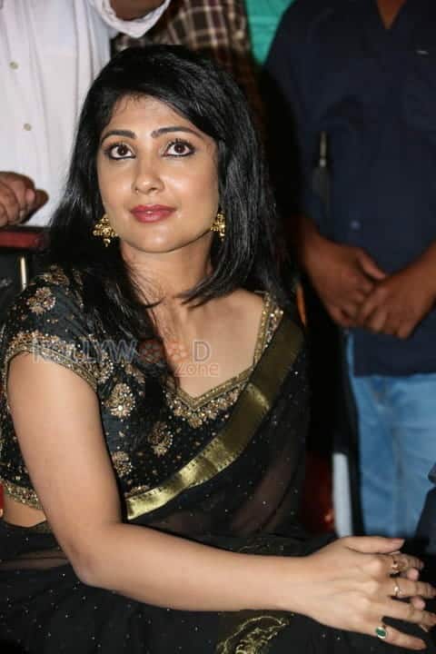 Bengali Beauty Kamalinee Mukherjee Photos 15