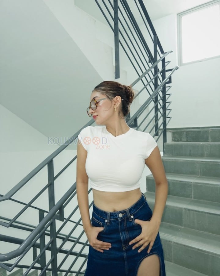 Cute Anushka Sen in a White Tank Top and Thigh Slit Black Skirt Photos 05