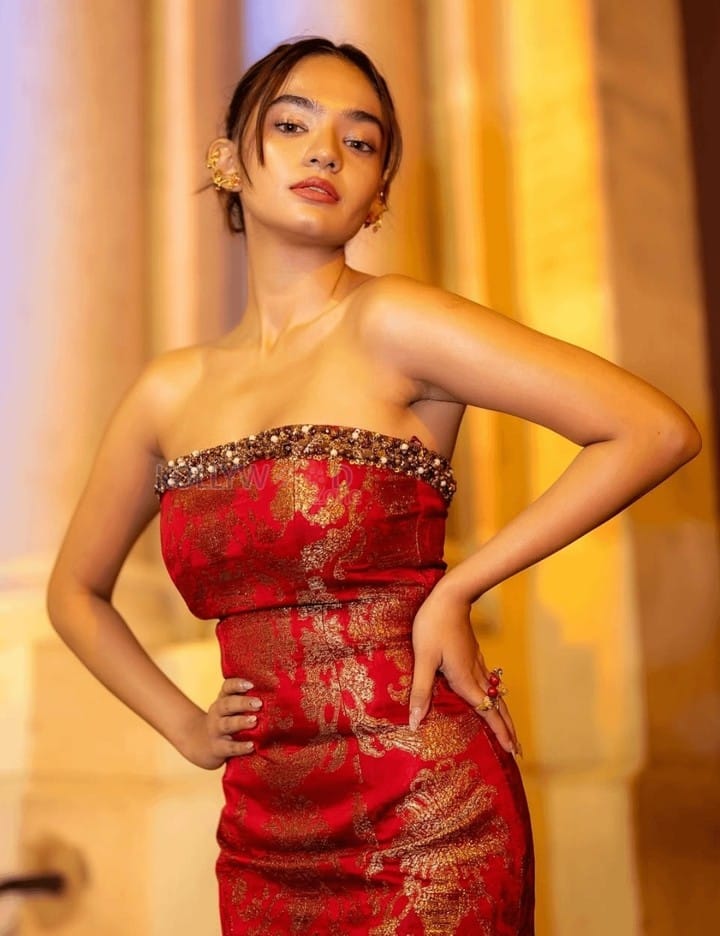 Cute Beauty Babe Anushka Sen in a Red Off Shoulder Bodycon Mini Dress Pictures 03