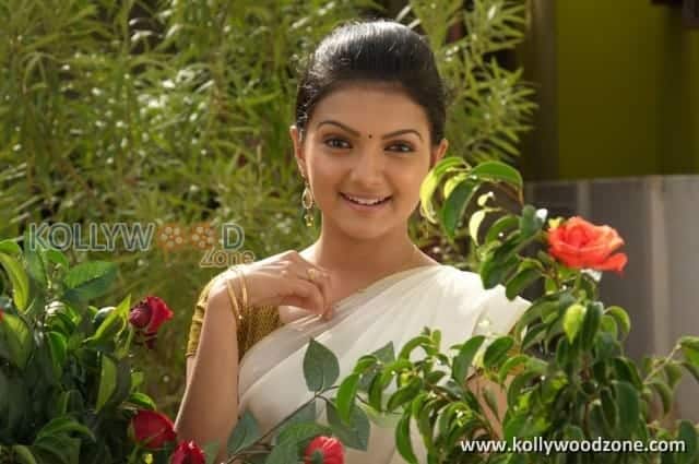 Cute Saranya Mohan Photos 01