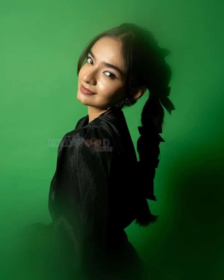 Cutie Pie Anushka Sen in a Grey Black Midi Dress Photos 03