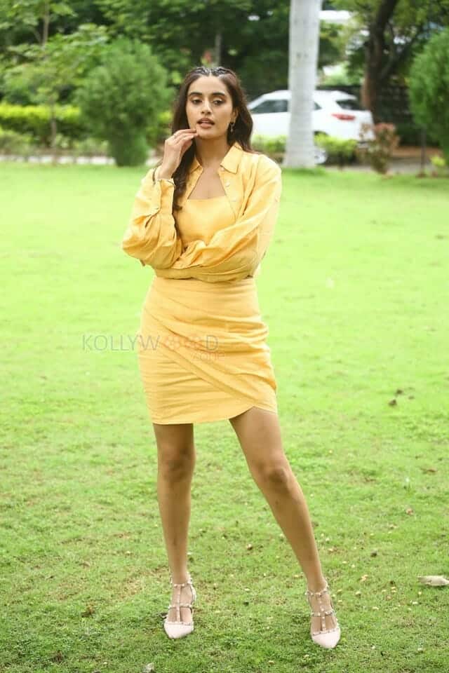 Heroine Divyansha Kaushik at Ramarao On Duty Movie Interview Photos 47