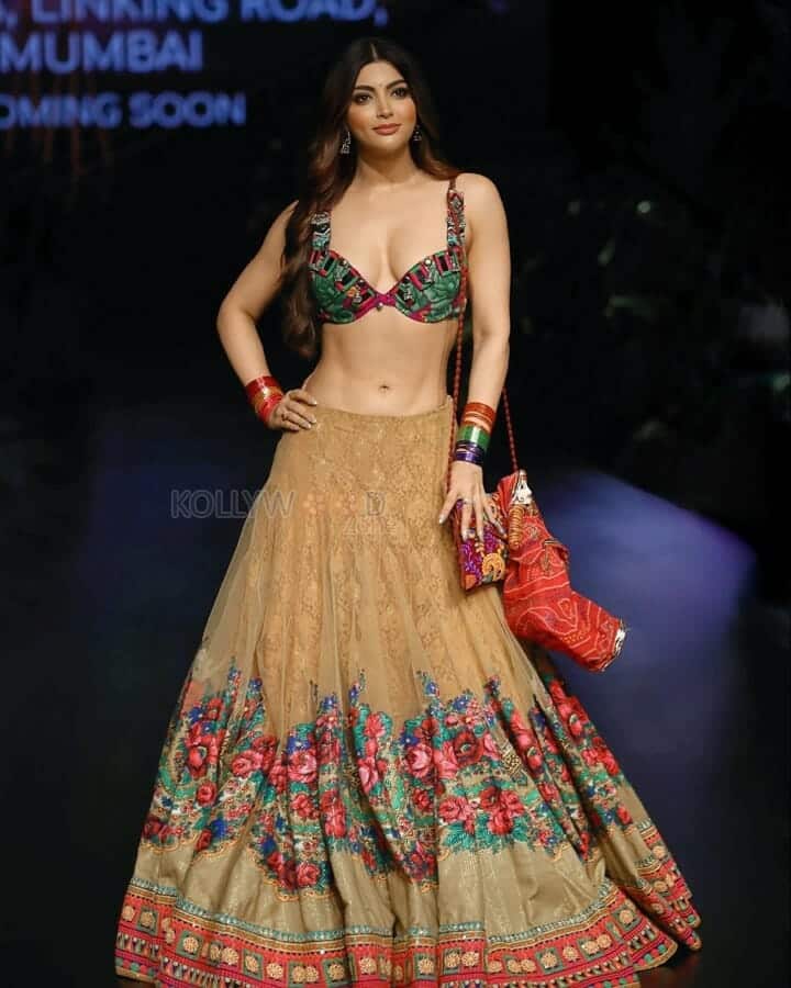 Hot Akanksha Puri at Times Fashion Week Rampwalk Photos 02