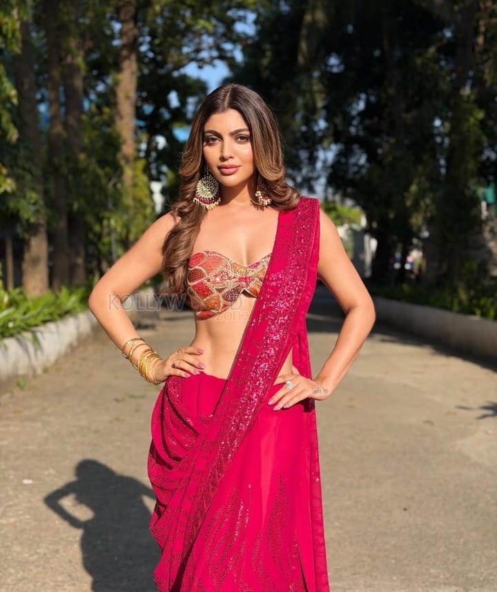 Hot Akanksha Puri in a Red Sequin Saree with a Strapless Bustier Blouse Pictures 01